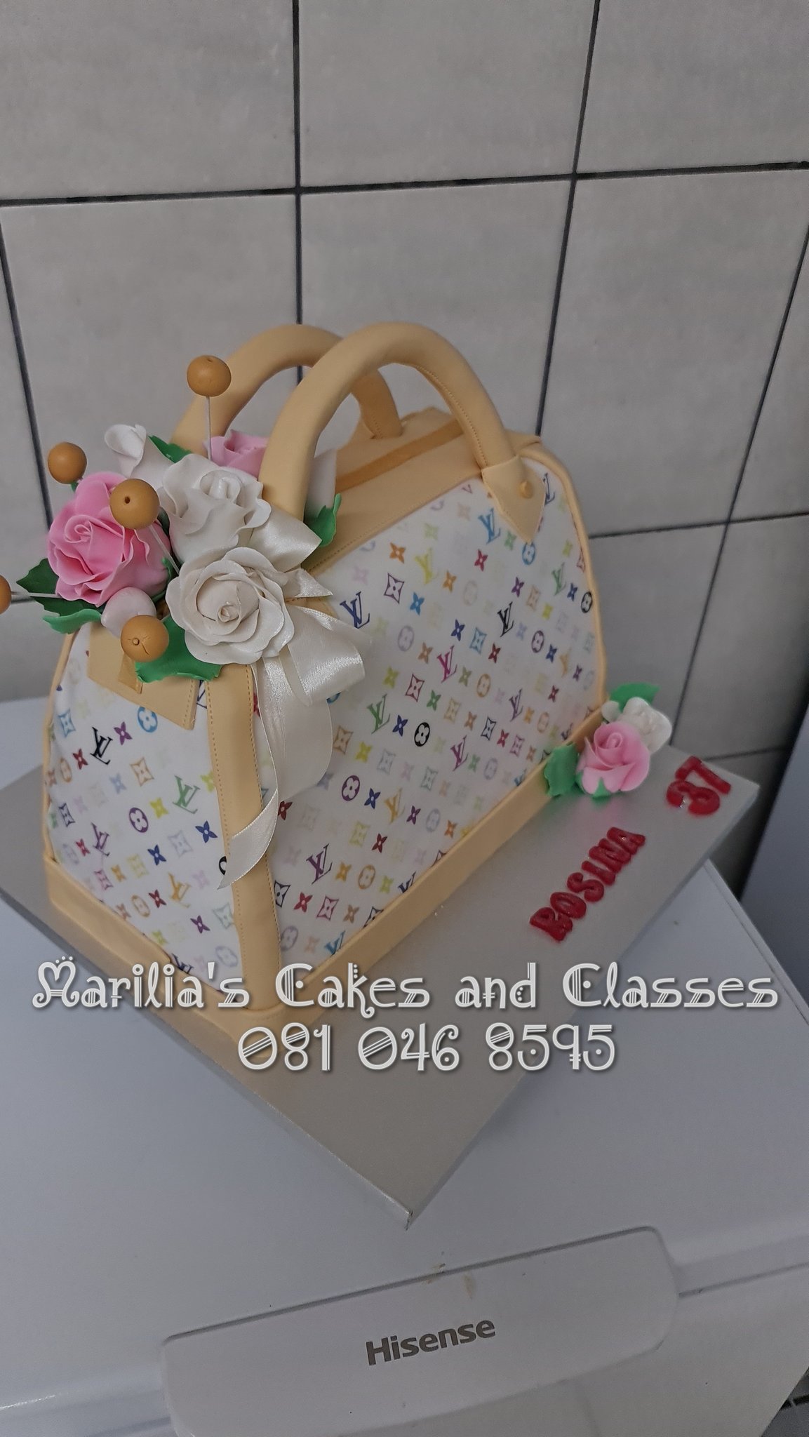 Louis Vuitton Handbag / Gift Box Cake 