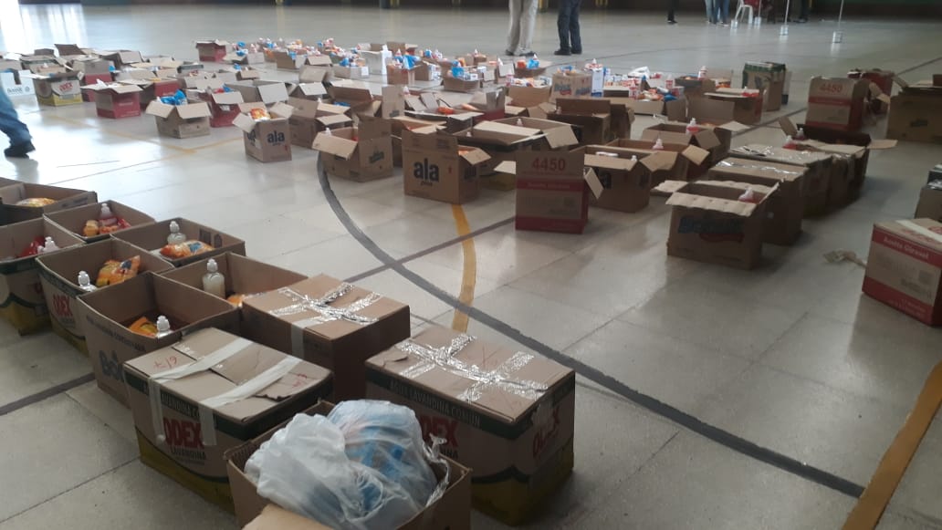 leomaraval's tweet photo. Desde hace un año de forma ininterrumpida @SanfraAlmagro y @CasaPioIX y gracias a la colaboración de las familias siguen entregando 150 bolsones de alimentos.
Vos también podés colaborar! https://t.co/J30Av9rK6q