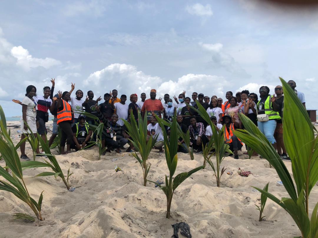 UKinNigeria's tweet image. Had our final lap of #Communitrees planting exercise yesterday at the Oniru &amp;amp; Onijege beaches. It’s been an amazing journey so far, we are glad to have successfully completed this project of planting 2500trees with our partner @Sustyvibes.
 #Nigeria4nature #protecttheenvironment