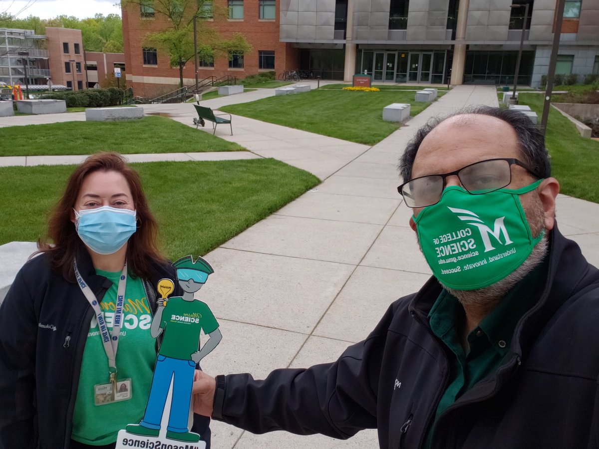 AssadTheAdvisor's tweet photo. Out here ON campus with @kerinhilker repping for @GMU_COS welcoming new Patriots! Oh AND SAM is here too! @MasonAdmissions #chooseMason #MasonScience https://t.co/cZRxZNOHKJ