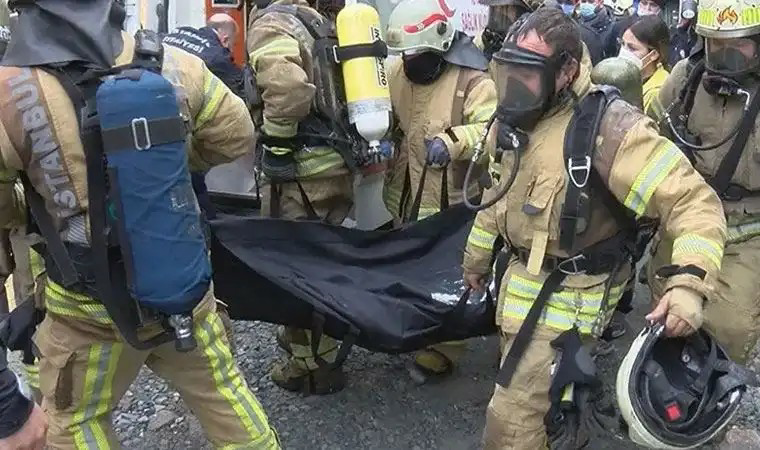 İstanbul Arnavutköy'de dört  katlı  binanın bodrum katında bulunan hırdavat deposunda çıkan yangında maalesef  yabancı uyruklu 4 kişi hayatını kaybetti. Geçmiş olsun.