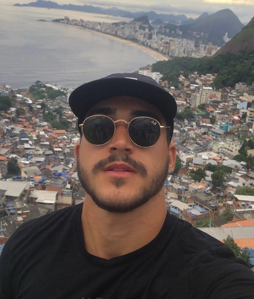 MenLounge's tweet image. 