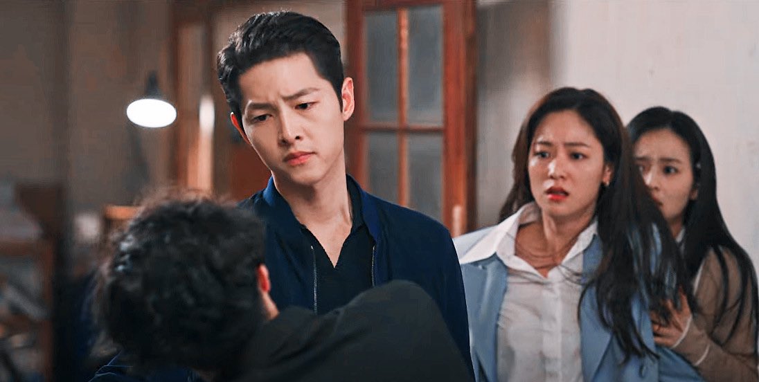 ilovek_dramas's tweet photo. This is one the most superior ending scene in kdrama history 🔥😭

#VincenzoEp18 #Vincenzo https://t.co/OvVsxIIVgw