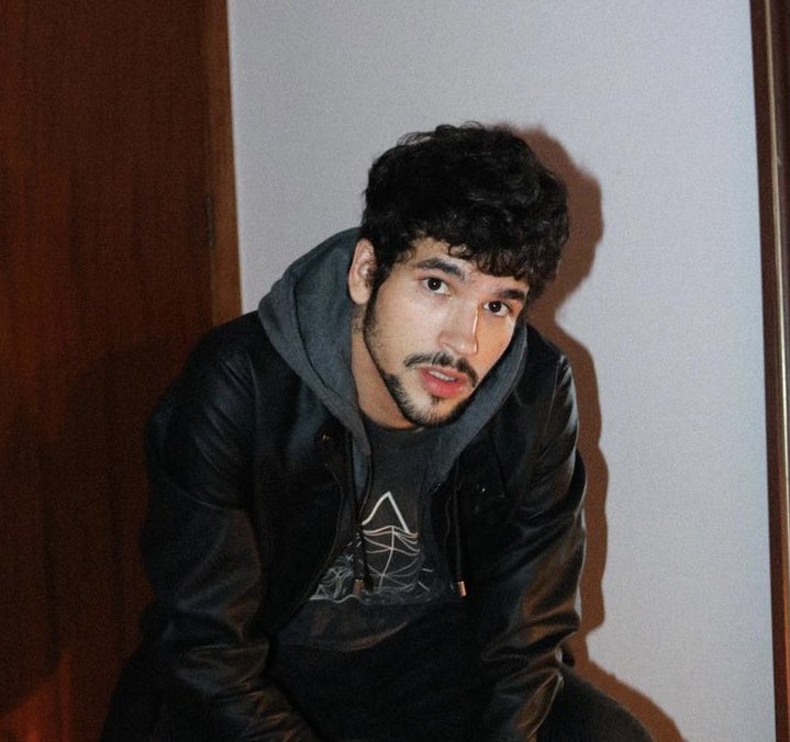 MenLounge's tweet image. 