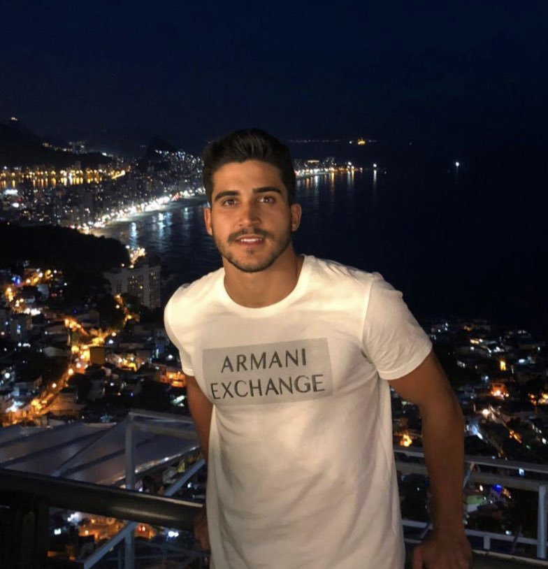 MenLounge's tweet image. 