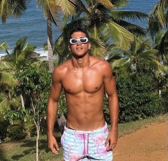 MenLounge's tweet image. 