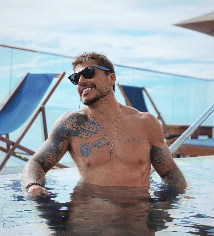 MenLounge's tweet image. 