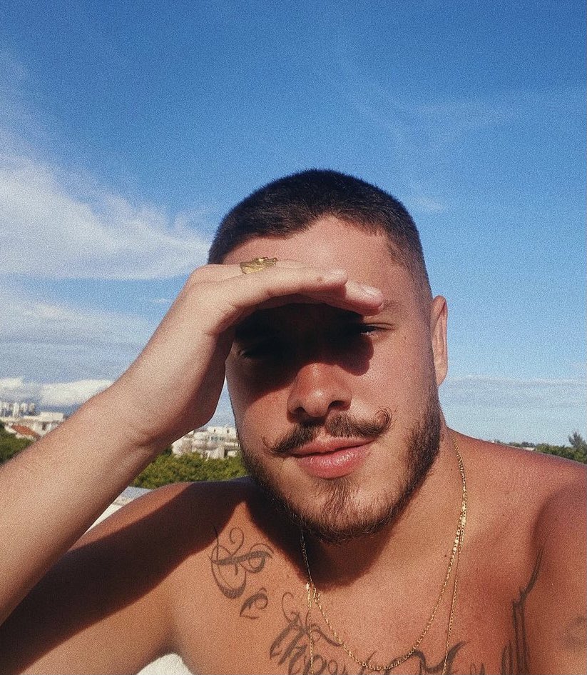 MenLounge's tweet image. 