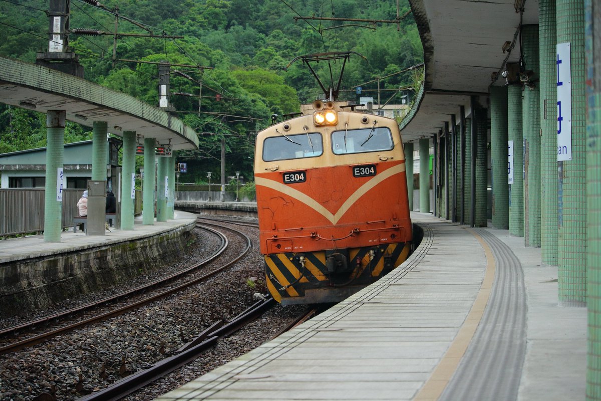 Huang_910209's tweet photo. 2021.04.25
E-304 獨走
牡丹站
#台湾鉄道 #鉄道写真 #Canon #EOS400d https://t.co/8NYFB5ZIGl