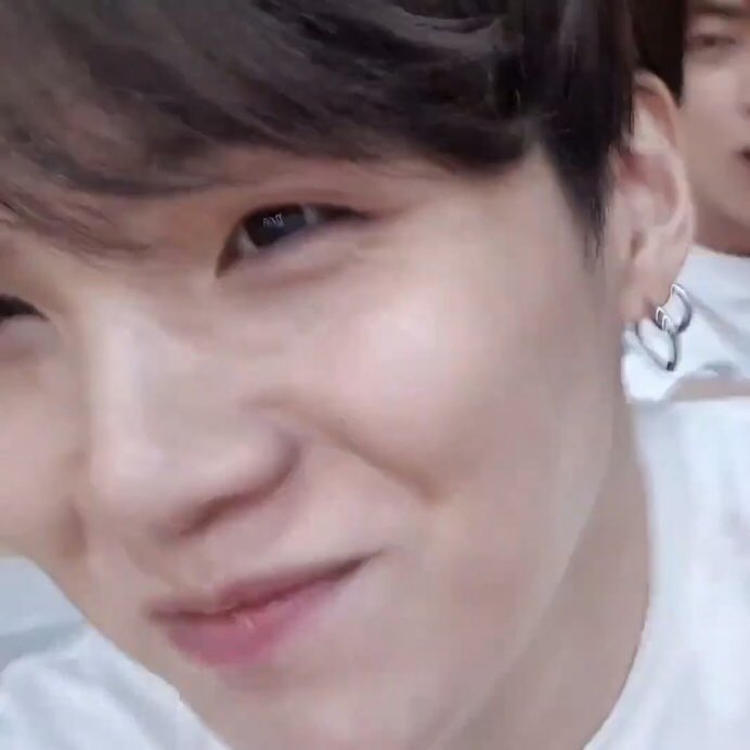 ddingddaeng's tweet photo. rare but extremely important genre of yoongi smile https://t.co/biySaXUxxG