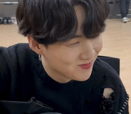 ddingddaeng's tweet photo. rare but extremely important genre of yoongi smile https://t.co/biySaXUxxG
