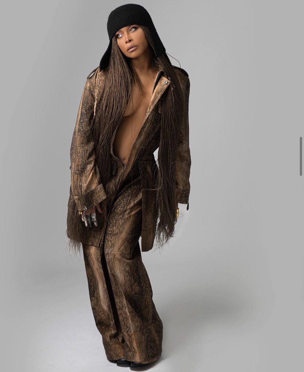 StreetFashion01's tweet photo. Erykah Badu for Burberry! (2021) https://t.co/5Qfml31Ff4