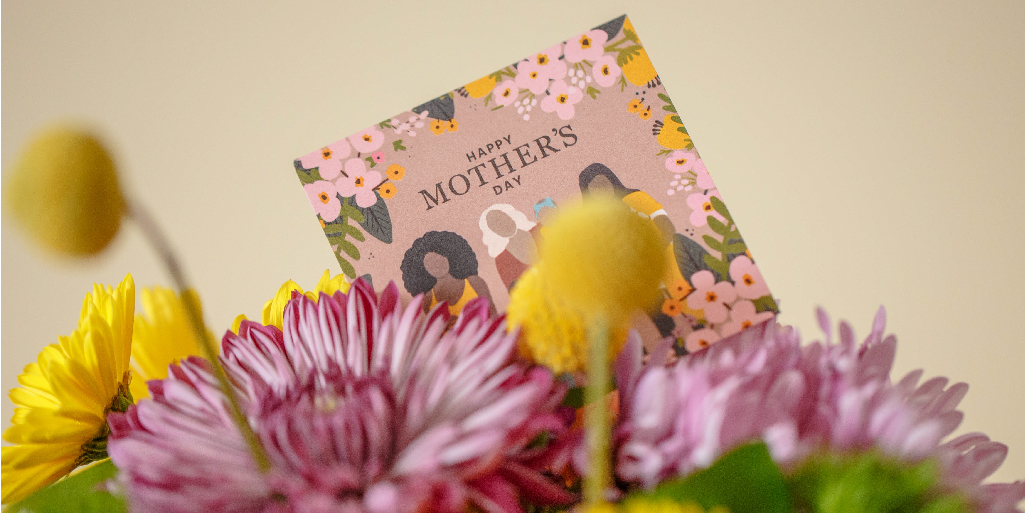 gleamintweets's tweet photo. Give mom her flowers! (And the Gleamin glow.) Now through May 2nd, get a FREE $10 e-gift card + greeting card for mom this Mother's Day with every order. https://t.co/Uc6grj9Ze3