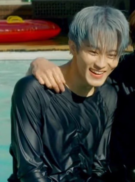 angieeys's tweet image. หล่อแบบ หล่อชิบหายวายป่วง