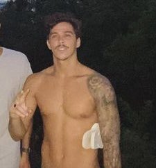 MenLounge's tweet image. 