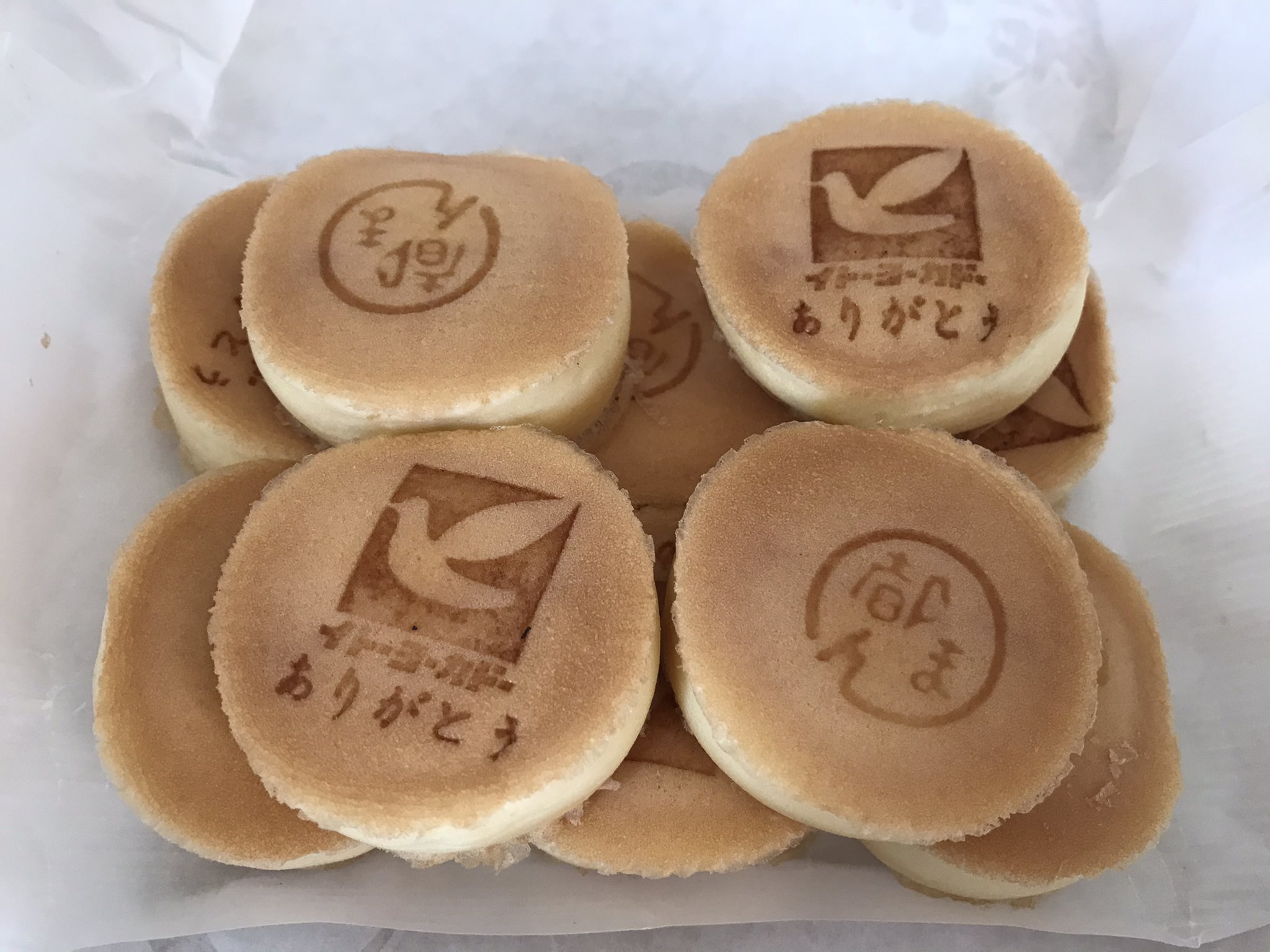 存 今年の夏 8月22日で閉店する沼津のイトーヨーカドーへ都まんじゅう買いに行ってきました なるほど 10時半に行けばホカホカが買えるんですね 確かに温かく 前後にこれ目当てのお客さんがいました 懐かしいなぁ 都まんじゅうもヨーカドーも