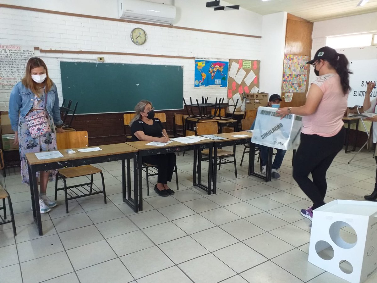 04CDINECoahuila's tweet image. El día de hoy se están llevando a cabo los simulacros y prácticas de la Jornada Electoral para continuar con la capacitación de los FMDC para este #6DeJunio #Elecciones2021MX