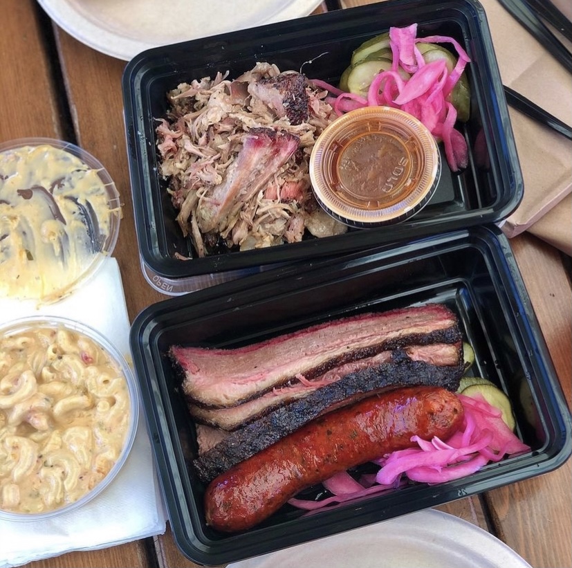 HAPPY SUNDAY! Come enjoy some bbq!!! 📸: @foodiethymevibes #mattsbbq #bbq #sundayfunday #lunch #dinner #sunday #pdx #foodie #brisket #sausage #pulledpork #mac #love #food #foodiesofinstagram #foodphotography #foodcart #cravings #yummy