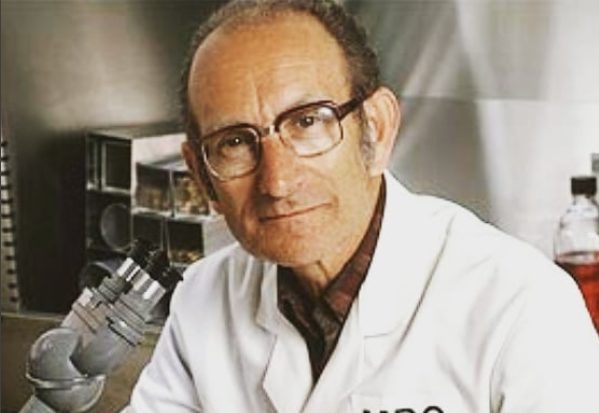 En 1985, en paralelo a Urban Capital, Martín conoció y convenció al premio nobel de medicina  Cesar Milstein para crear una compañía de biotecnología  con la idea de investigar sobre el HIV y el cáncer. +