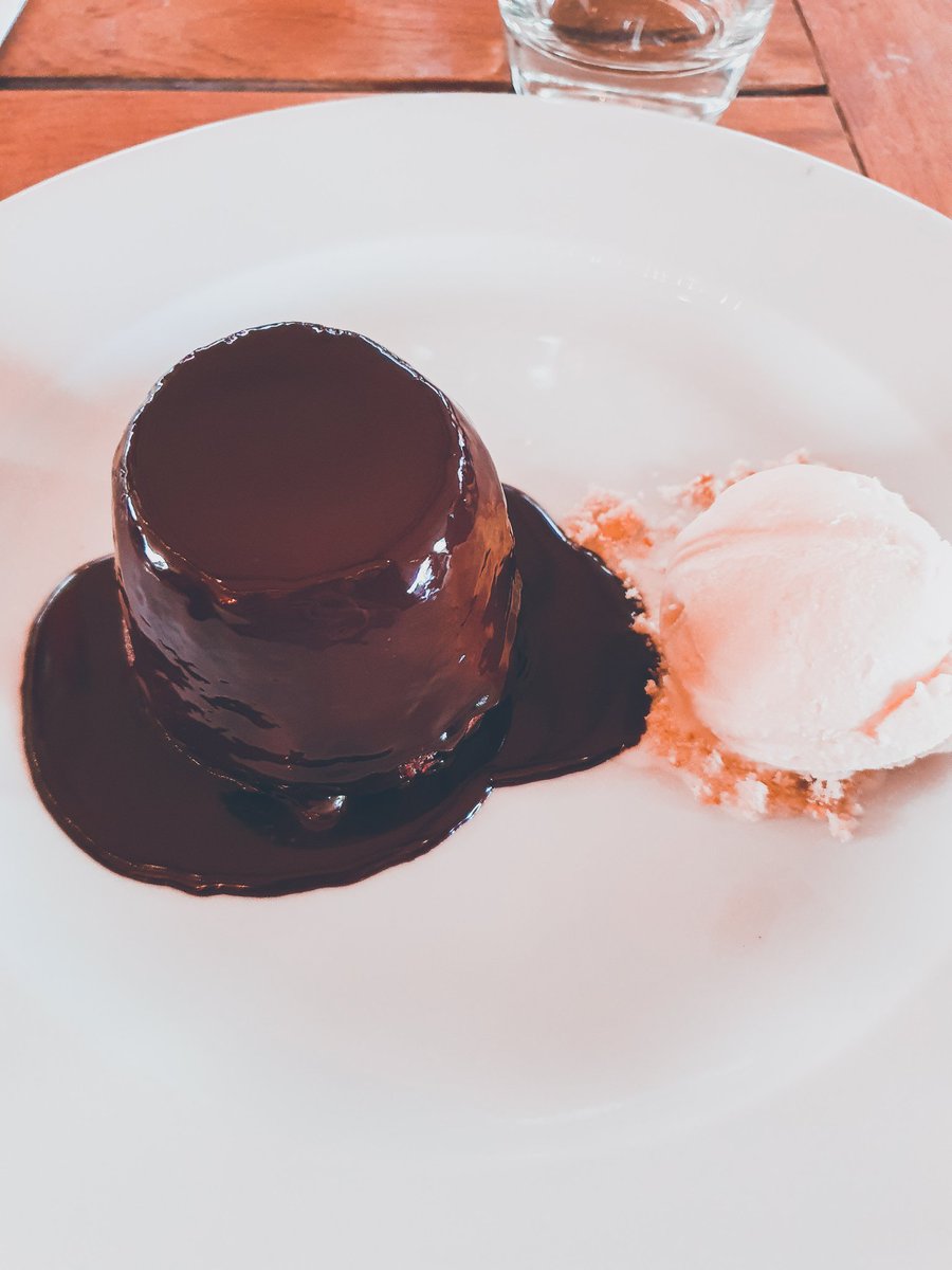 Catbreviews tweet media