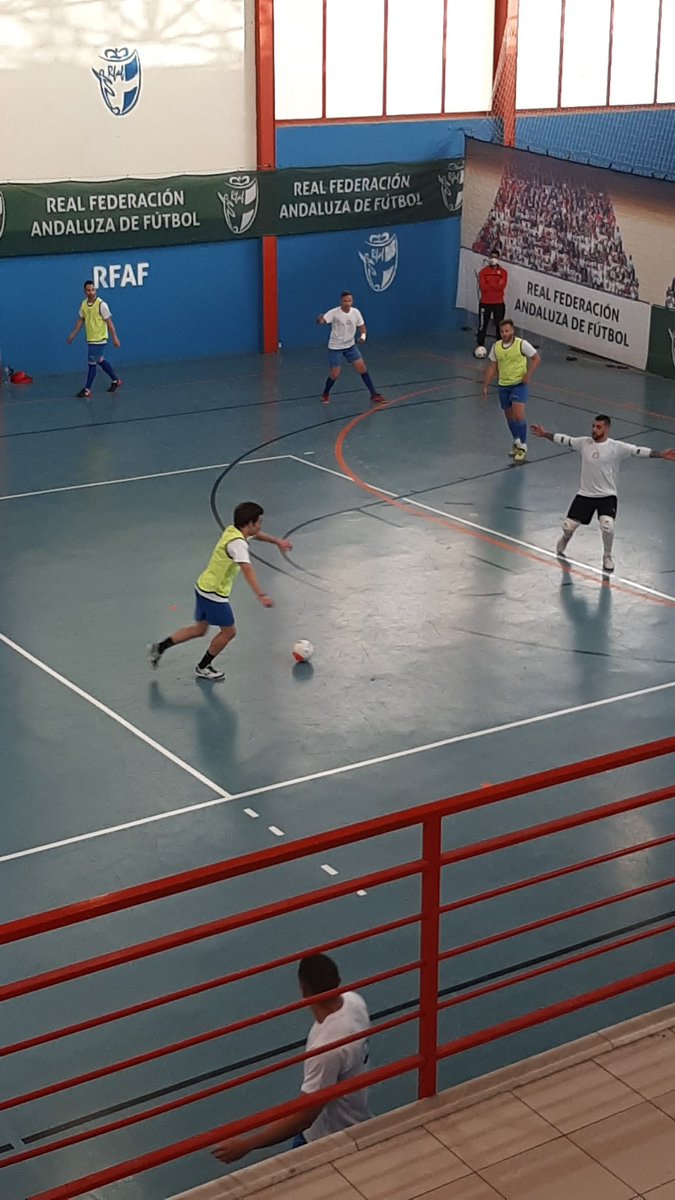 En breve dará comienzo la ida de los playoff entre el CD Rosaleda FS y el Toldos Tapia FS. ¡A por todas, equipo!