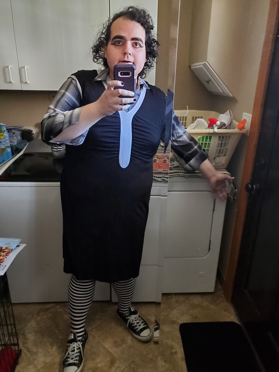 Dorkeprfolethal's tweet photo. #StrixhavenBall so im finally here on a Sunday for the ball, just a #silverquill wallflower. Also the second pic is me trying to imitate Beaming Defiance, so I have Hexproof now. Nobody around to take my pic today so full length mirror pics have to do! https://t.co/9sYkoarXJ5