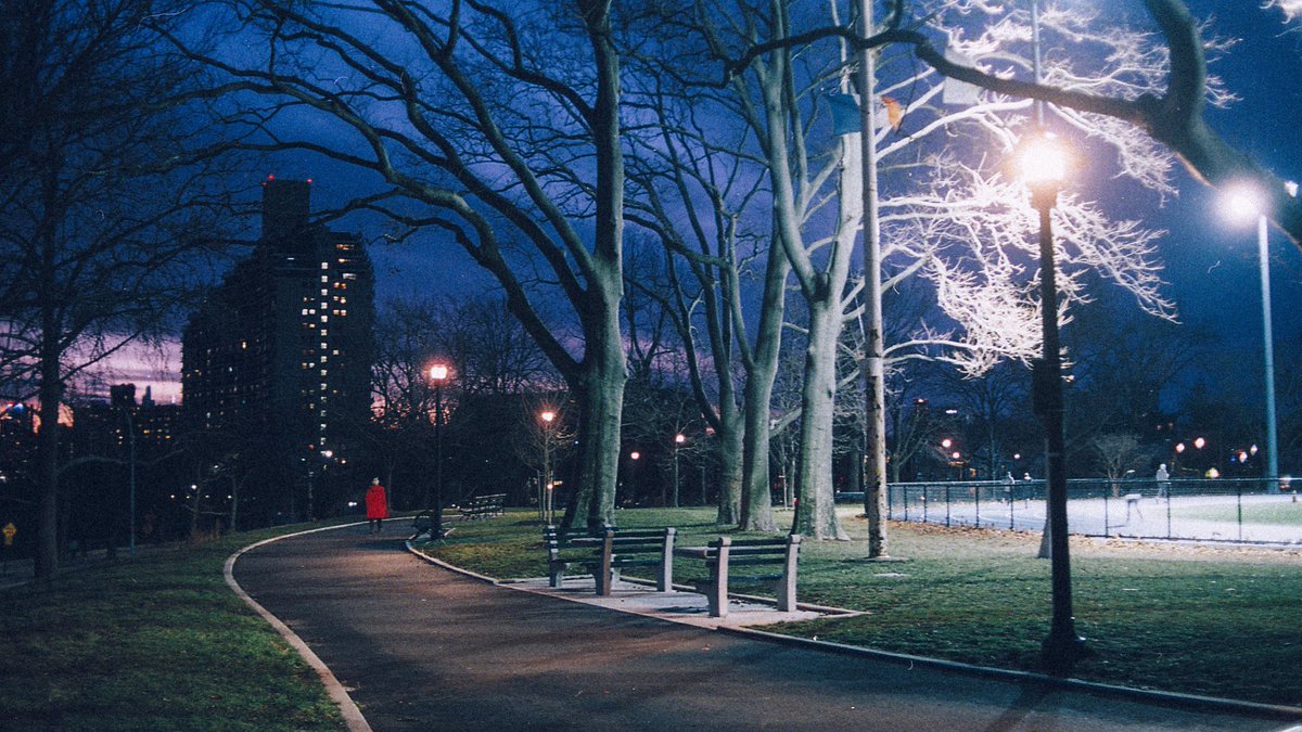 eamonsphotoss's tweet photo. Nights in New York on 35mm https://t.co/usSFuNPfK7
