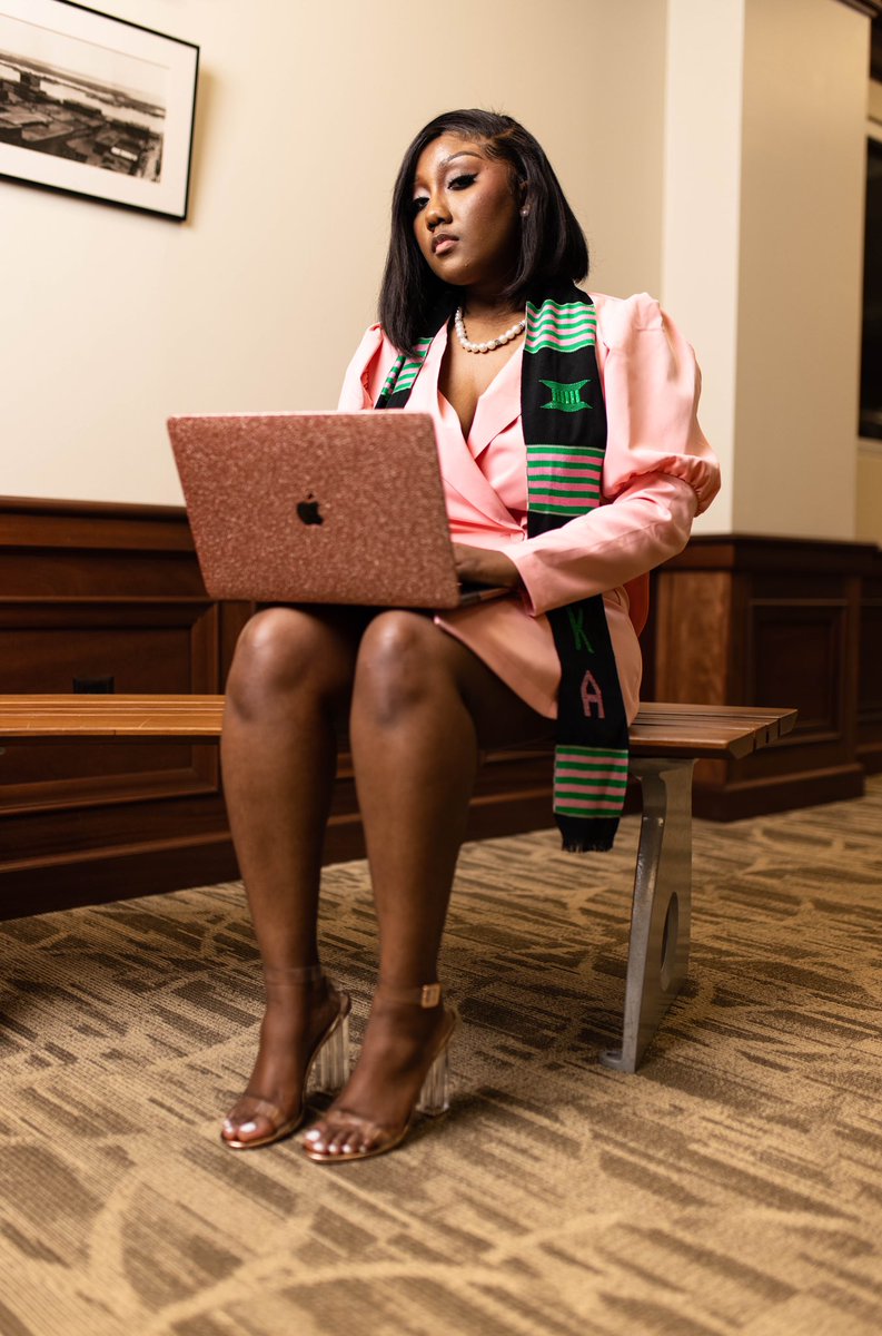 signby_jayy's tweet photo. Pretty & Degreed πππ
#EYonly #AKAgrad https://t.co/t8tWnr8CYV