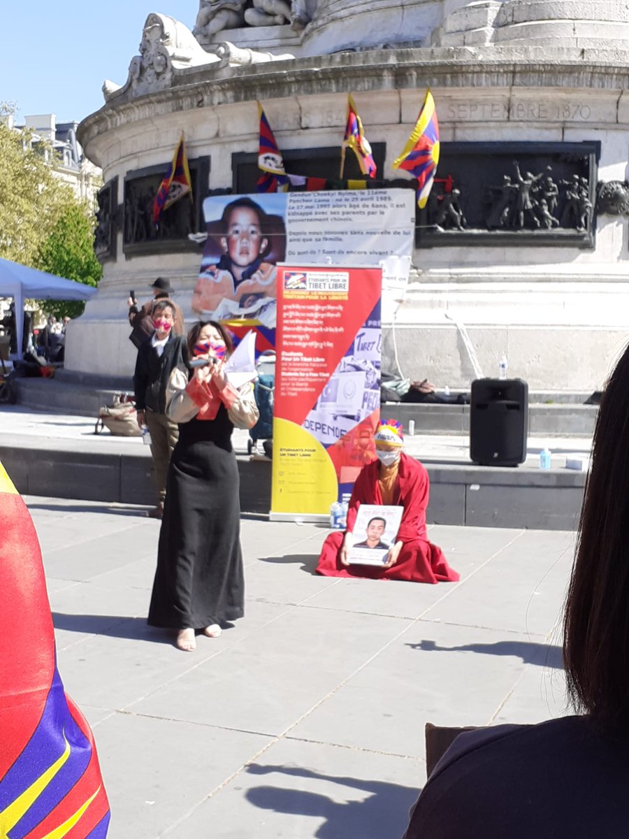 4月25日在巴黎共和国广场 #Tibet 团体纪念了“世界上年纪最小的政治犯” #更登确吉尼玛 #GedhunChoekyiNyima

也有非洲朋友参与集会表达友谊与团结