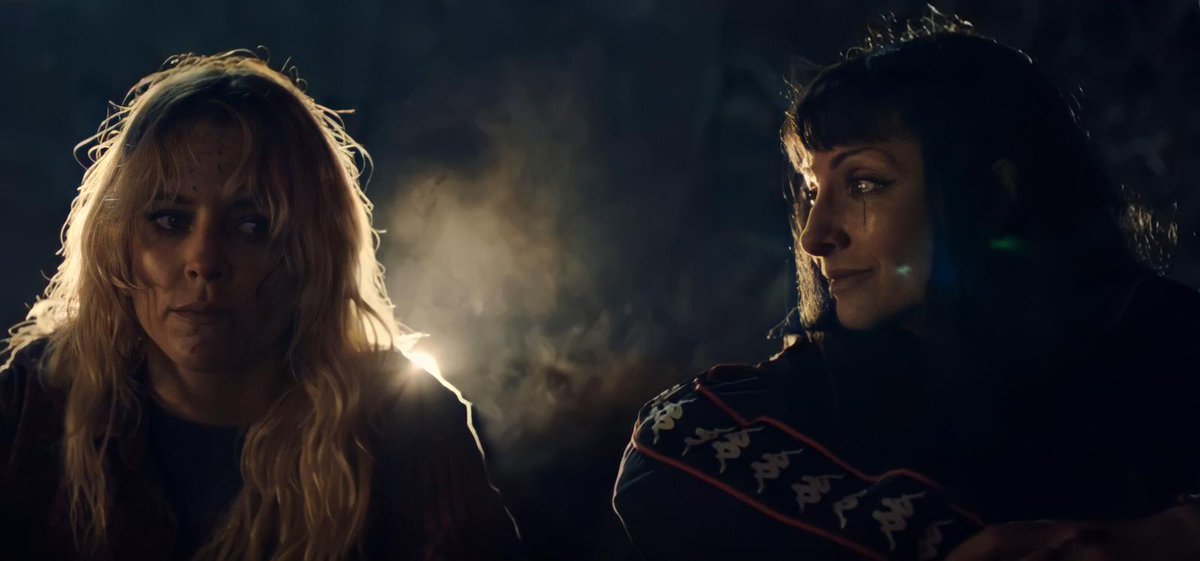 JulieGol's tweet photo. Las quiero tanto!! The best is yet to come!! @Najwa_Nimri @maggiecivantos #VisaVisElOasis #VisAVisenFOX #VisaVis #NajwaNimri #MareaAmarilla @foxtves @netflix @NetflixES @globomedia @themdpstudio @Jesus_Colmenar @mangelvivas @Sandberi @ItziarCastro #ZulemaYMacarenaMerecenAlgoEpico https://t.co/5qlO5QroSR
