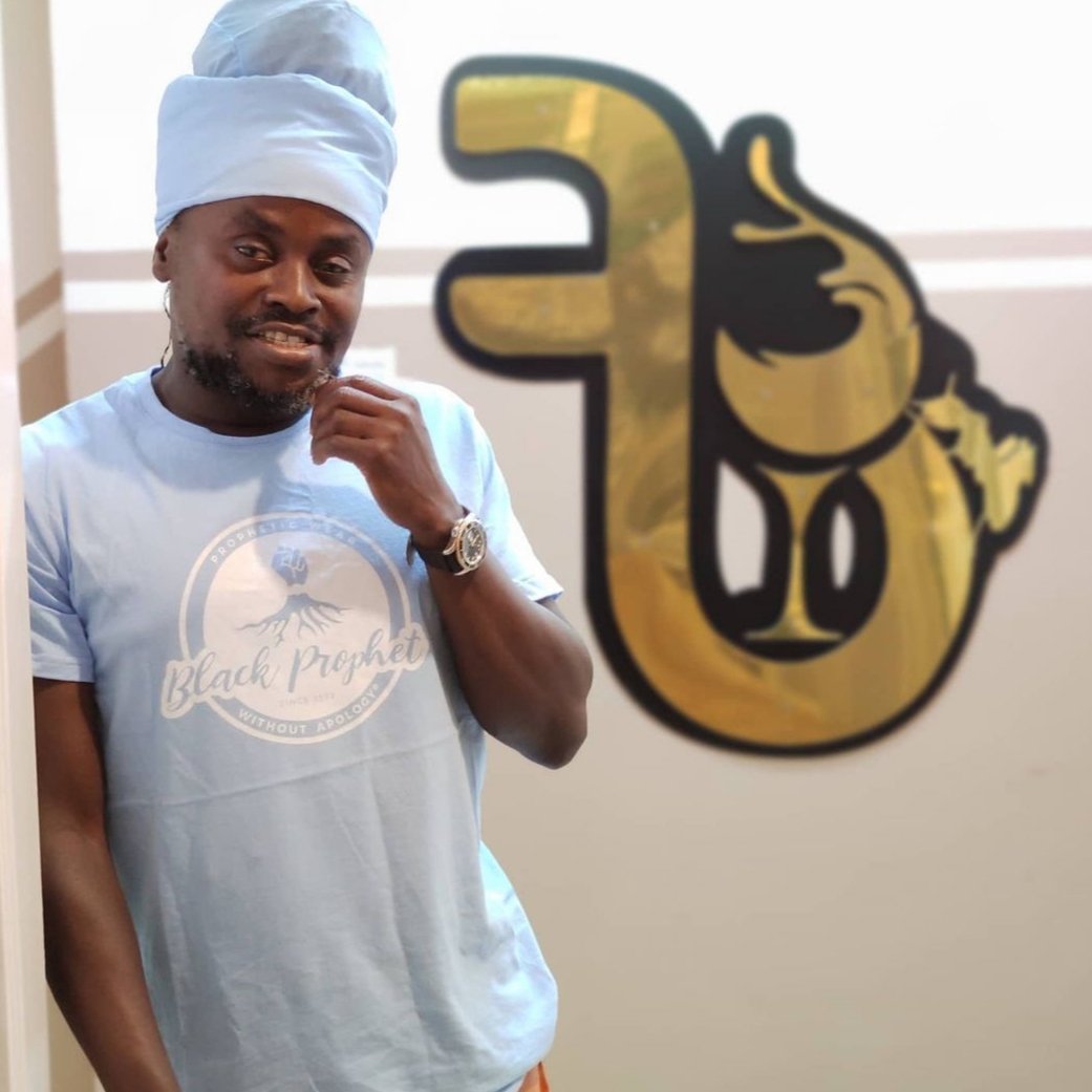 blackprophetmus's tweet photo. In times like this we meditate like the ant 🐜 !! #Blackprophet  #PropheticMusicProduction #OsuWeDey #Flipbar #FridayNightLive #Africa #Ghana #Worldwide #WithoutApology #Music #reggae #reggaemusic #africanreggae #rootsreggae #AfroRockReggae #rootsreggaemusic #reggaeroots #gambia https://t.co/nOhI40k8TL