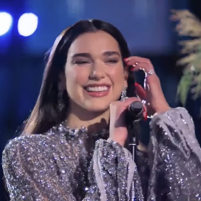 Dua Lipa’s setlist at the #EJAFOscars Party: 

— Levitating 
— Pretty Please 
— Hallucinate 
— Don’t Start Now 

With Elton John: 
— Bennie And The Jets 
— Love Again