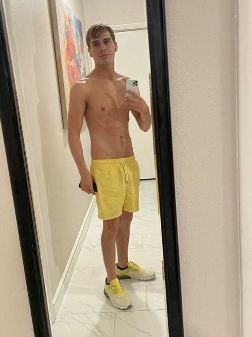 Banana 🍌 https://t.co/WpJ5Qdcar3<a href="/tag/helixnightphoenix"class="tags"><span>#helixnightphoenix</span></a>