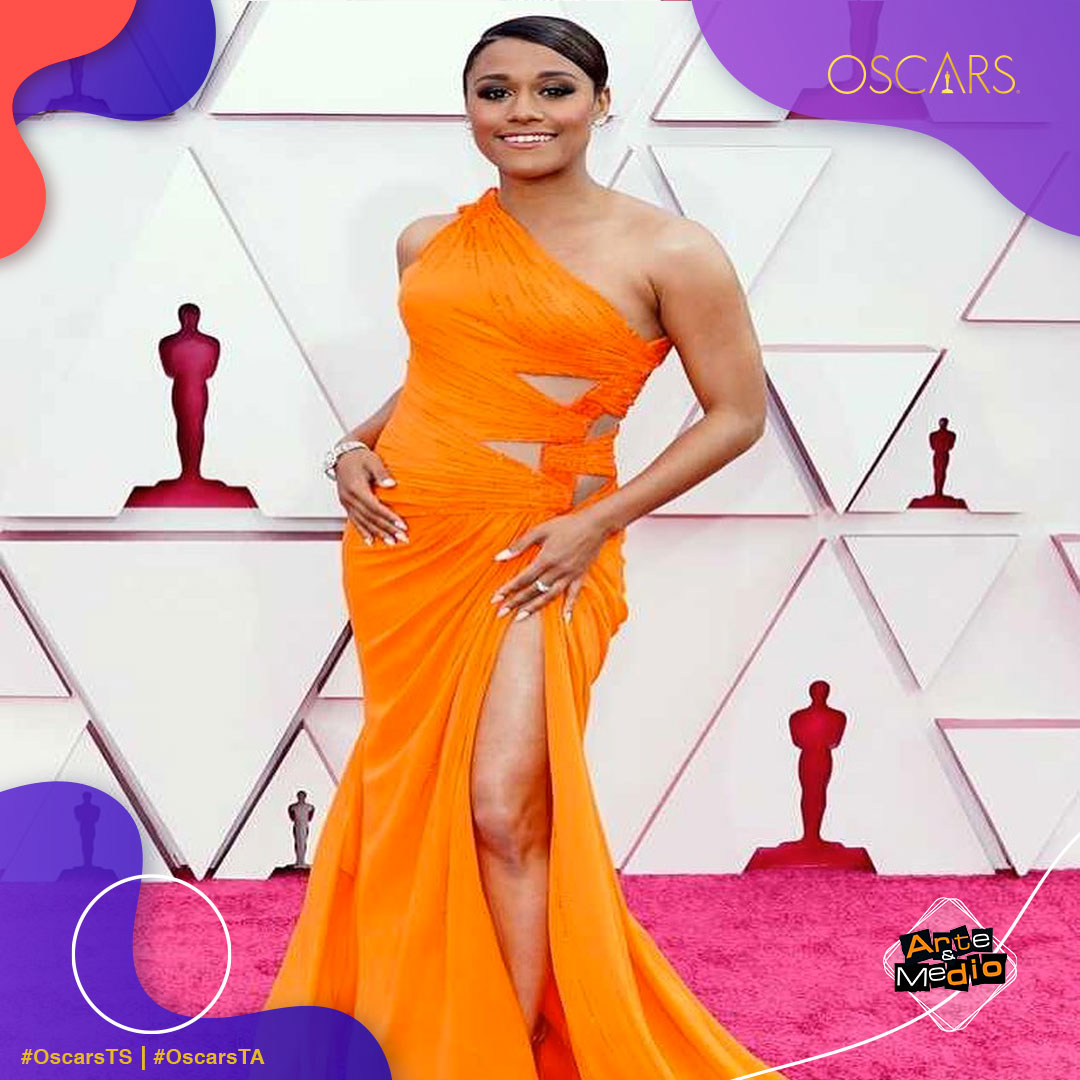 arteymediord's tweet photo. #ArteyMedioCobertura I No todos pueden ir a la alfombra vestidos de negro, blanco o rojo y #ArianaDeBose sabe como impresionar llevando otros tonos de color.
#PremiosOscars
#Oscars2021
#OscarsTA
#OscarTS
#ArteyMedio https://t.co/Skw7ABJbFJ