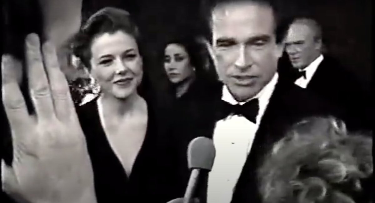 We're having a blast on the red carpet right now! Look at all these vivid colors! Look at this sharp crisp 1992 picture quality from my RCA 35" that I got for a sweet $1699!  #1992Oscars