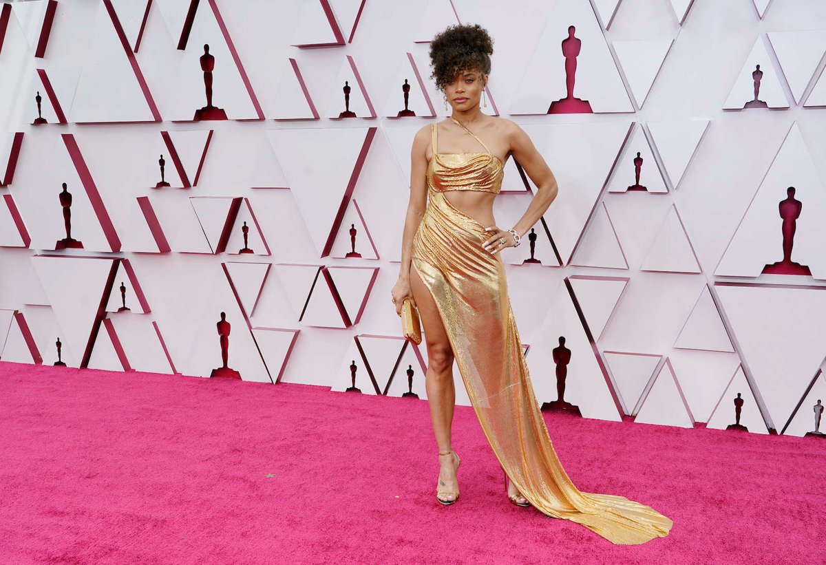 Best Actress Andra Day also is out here absolutely stunning and looking like a gilded goddess or the queen of the Sand Snakes  #Oscars    http://dlvr.it/RyQqW7 