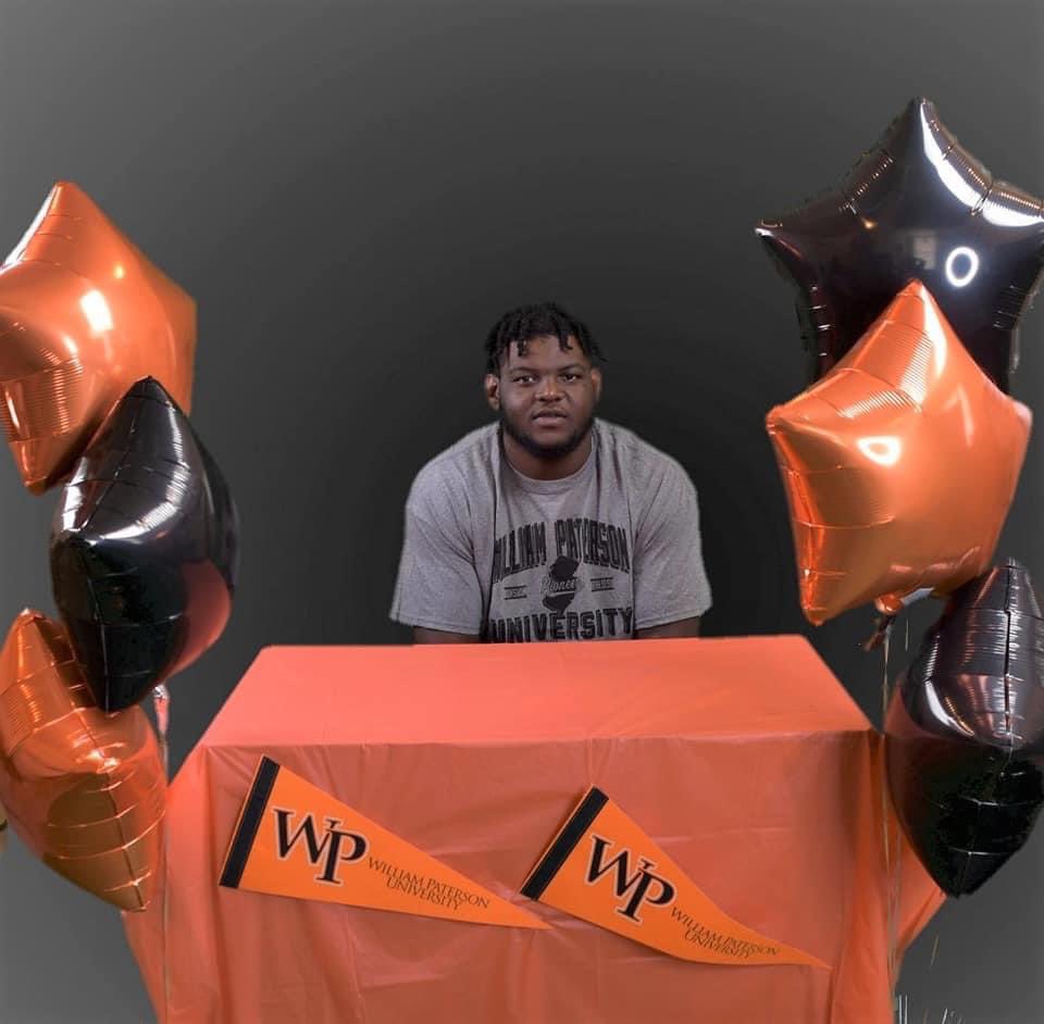 JamarCuffee55's tweet photo. Proud to say I’ve committed to William Patterson University🔶⬛️ I want to thank god first🙏🏾 my coaches @CoachPres @coxdelmar10  @bigcam2150 @delmar_football, my mom, dad, and grandmother. And @WPUHC_DRJohnson @WPUFootball  for giving me the opportunity. This is only the start💯💪🏾 https://t.co/YqGbWdpC2M