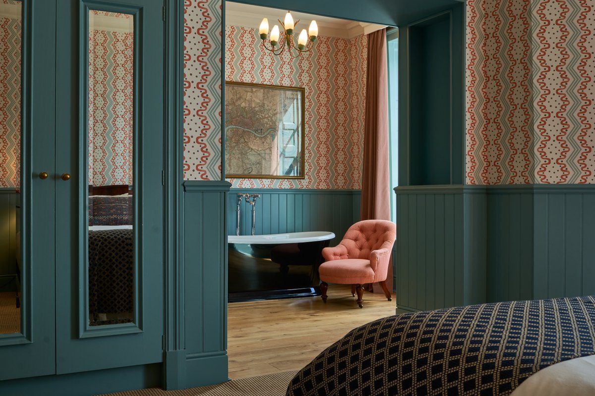 SLHLuxuryHotels's tweet photo. We are pleased to welcome The Mitre Hampton Court to our portfolio. The hotel reopens in May with a packed programme of activities, including bike and private boat picnics, Live Jazz on the Terrace and a ‘Taste of summer’ supper club. https://t.co/FvjdtFlKGQ https://t.co/vrxYYknWu6