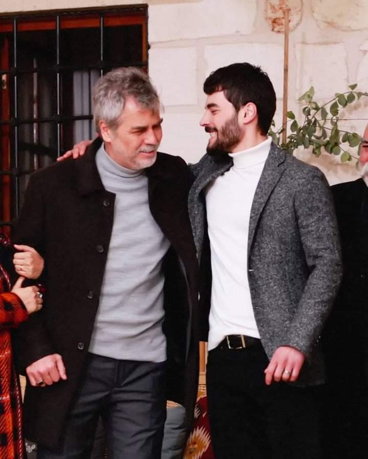 NourOkl's tweet photo. Güzel bir sondu ama Hazarsız eksikti çok eksikti 💔💔💔 #hercai #serhatturumluer https://t.co/yCQNhXSD9k