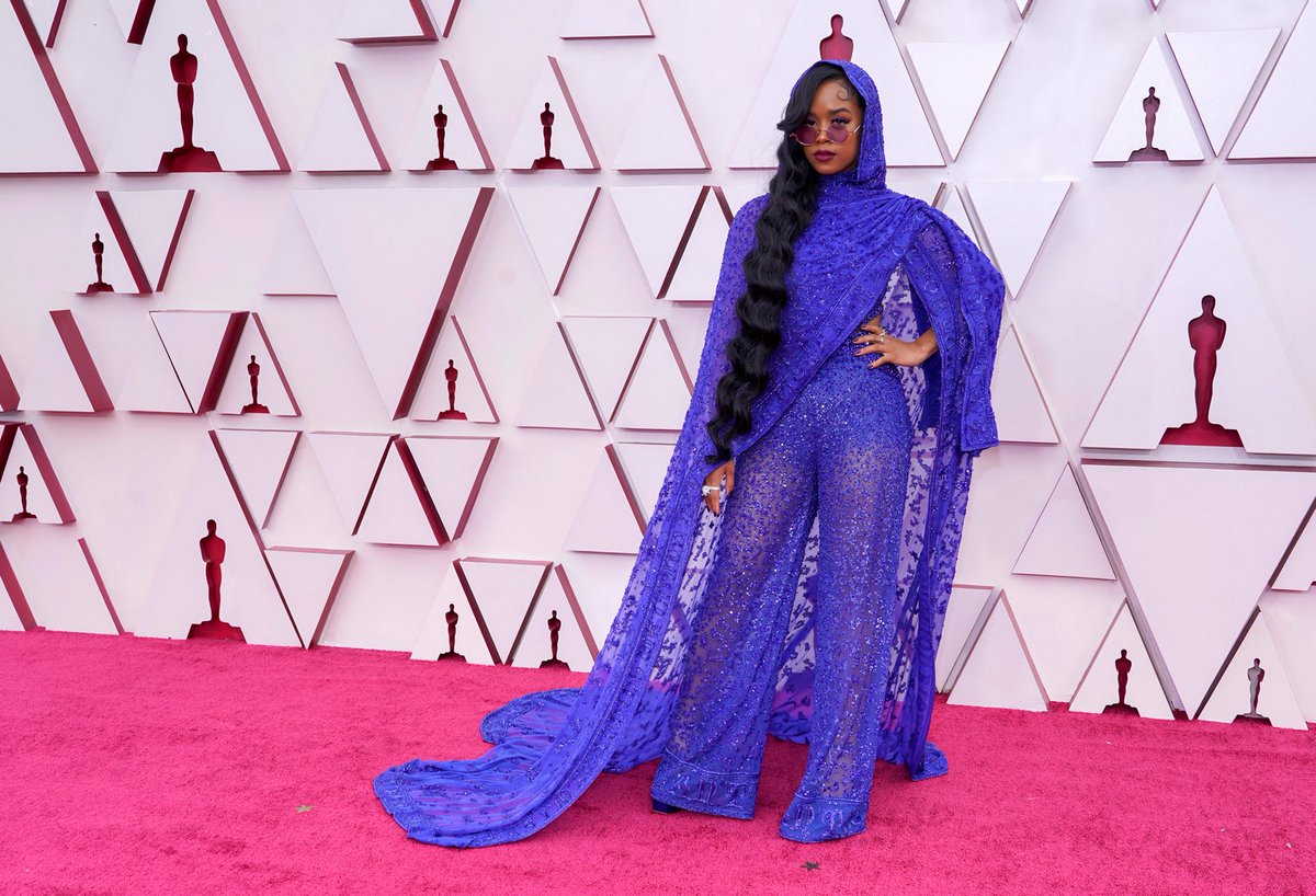 H.E.R. is, as ever, serving up Prince-level purple mystery in crystal-encrusted sheer. A win!  #Oscars    http://dlvr.it/RyQqW7 