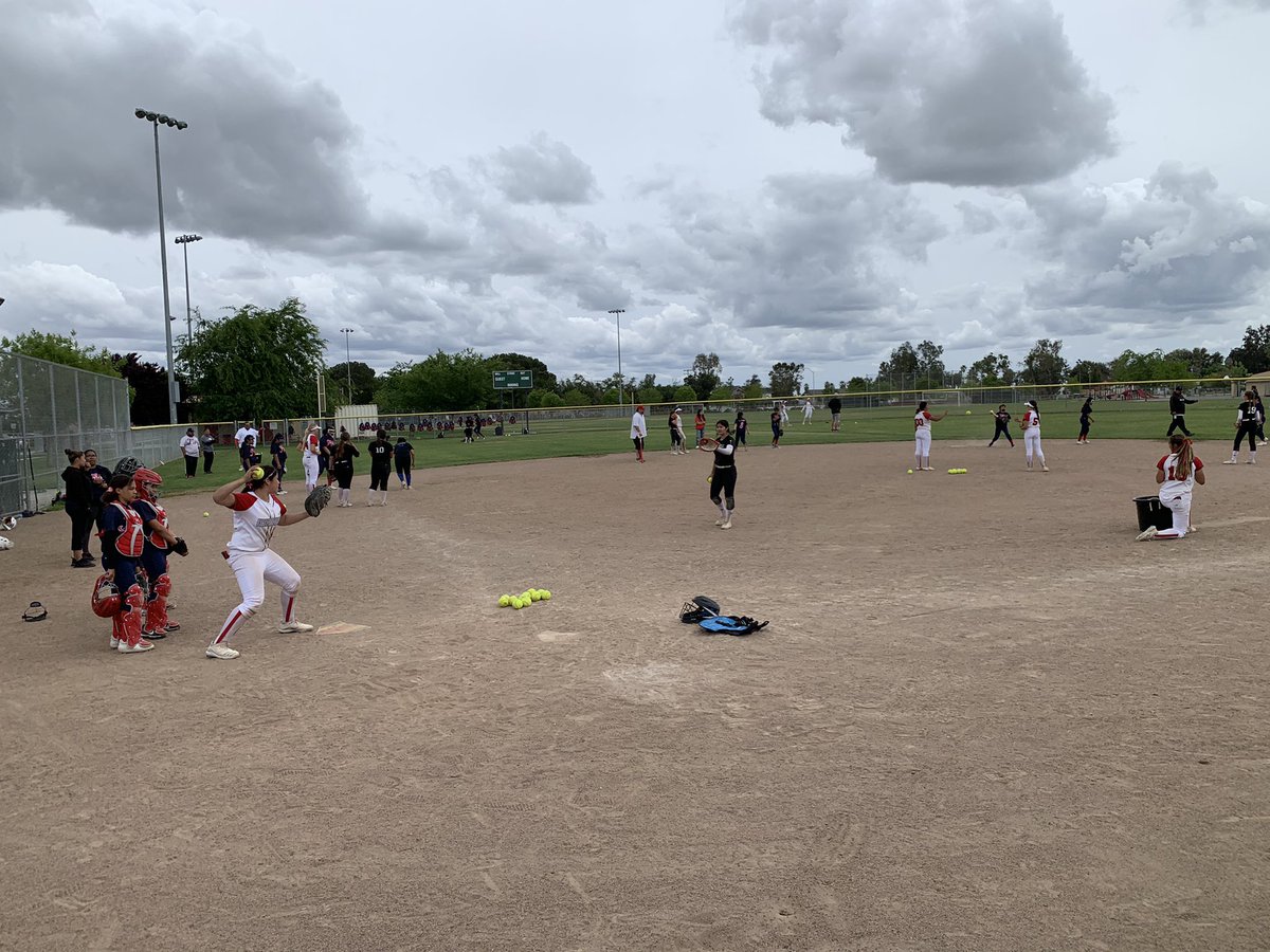 FirecrackersWa1's tweet photo. Thank you Central Valley Fire 10 &amp; 12u  from the Kerman Girls Softball League for having us out today - 2 hours of great work. https://t.co/BL9Ui4b0MY