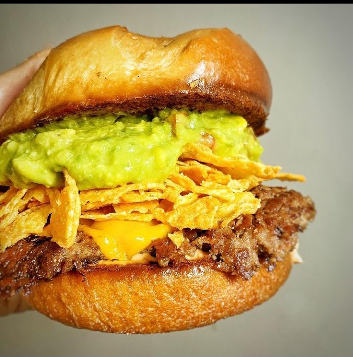 SmashToledo's tweet photo. E aí Smashers!! Como vocês está hoje? 
Domingão bom pra pedir um Smash né? 
Ja provaram o nosso Smash Mexicano?? 🇲🇽🇲🇽 
Corre que hoje tem taxa grátis pelo nosso site!! 😋😋 
https://t.co/mLmUovc4ky https://t.co/8josDRTBfH