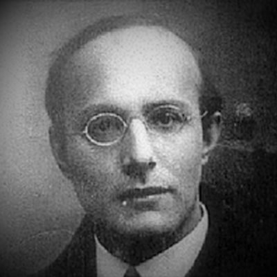 Károly Pollacsek (1886-1964) ou Karl Polanyi, né à Vienne mais de culture hongroise, est issu d’une famille juive sécularisée. Economiste hétérodoxe, il quitte l’Autriche en 1933 pour Londres, puis s’installe aux Etats-Unis. Il est l'auteur du célèbre La Grande Transformation.4/