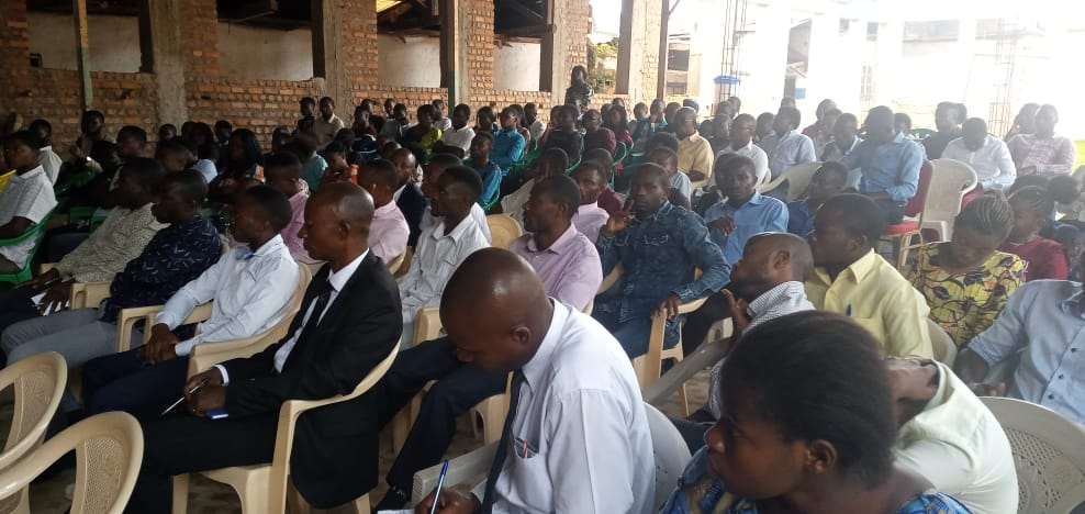 GeorgesMUSONGE3's tweet photo. "L'engagement politique des jeunes chrétiens, gage d'un changement véritable en RDC" a été au centre de mes échanges avec les jeunes de plusieurs églises locales aujourd'hui. Nombreux se sont résolus de s'engager véritablement. C'est notre combat... https://t.co/3wtOerKcCX