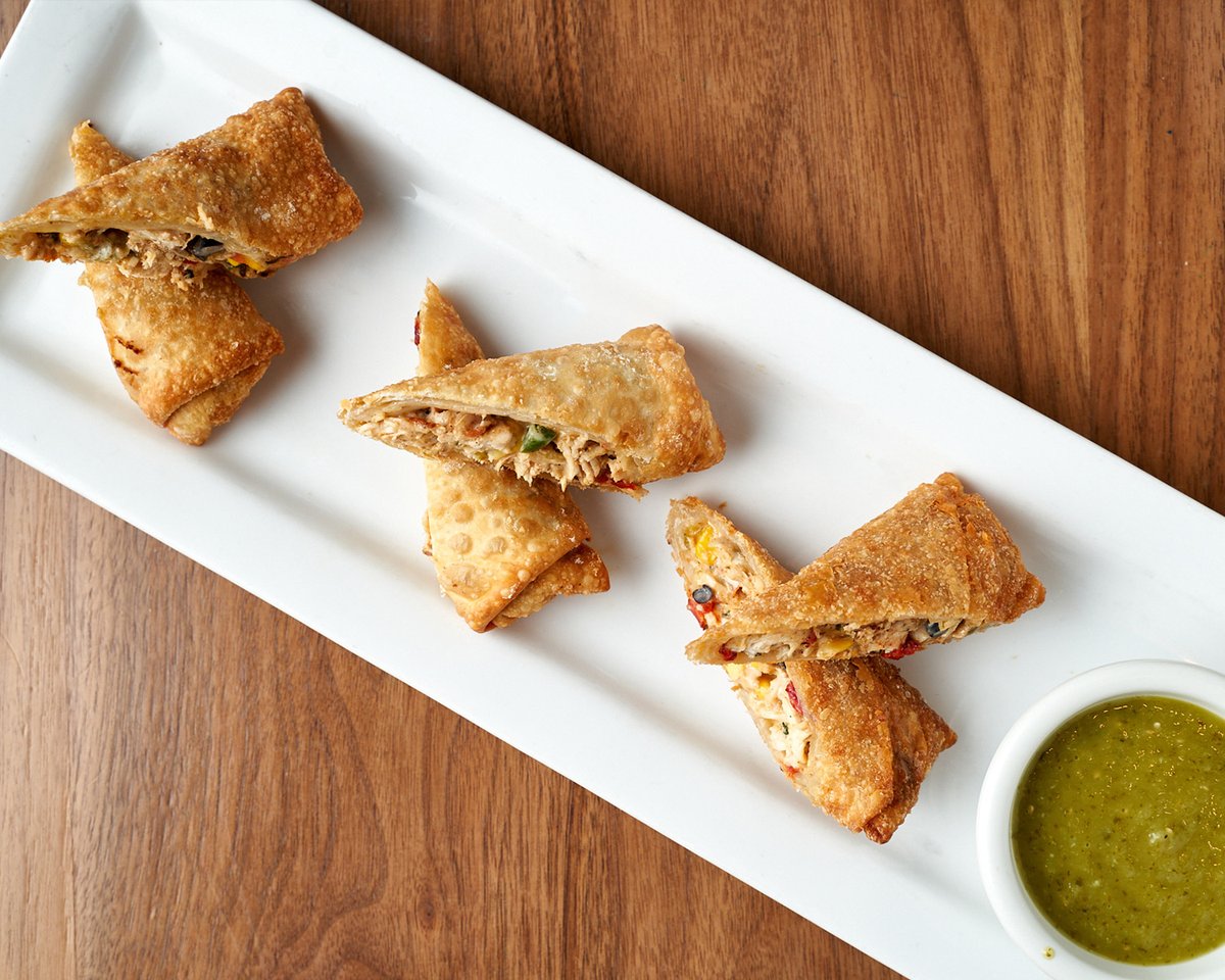 famous48az's tweet photo. Southwest Egg Rolls made with grilled chicken, black beans, corn, pico de gallo, pepper jack cheese, and tomatillo salsa—yes, please! 🤤 #famous48 #scottsdale #arizonafood #arizonafoodie #scottsdaleliving #eggrolls #southwesteggrolls https://t.co/xTDKMOMhrB