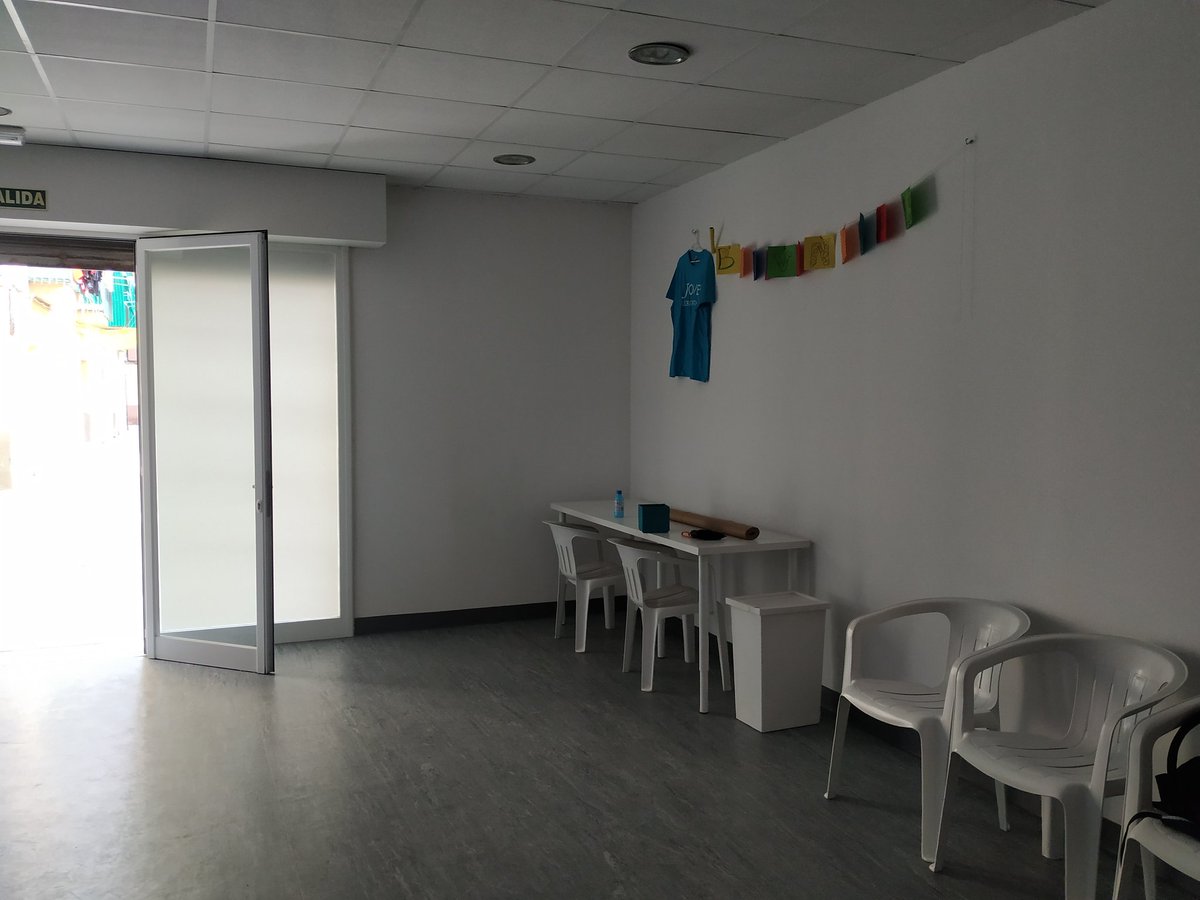 albacirera's tweet photo. Mica en mica el Centre Educatiu Bahá'í per a la Capacitació i Desenvolupament Comunitari del districte 6 de Sabadell va prenent forma. #construintcomunitat #empoderament #benvingudes https://t.co/eWiiev9RLp