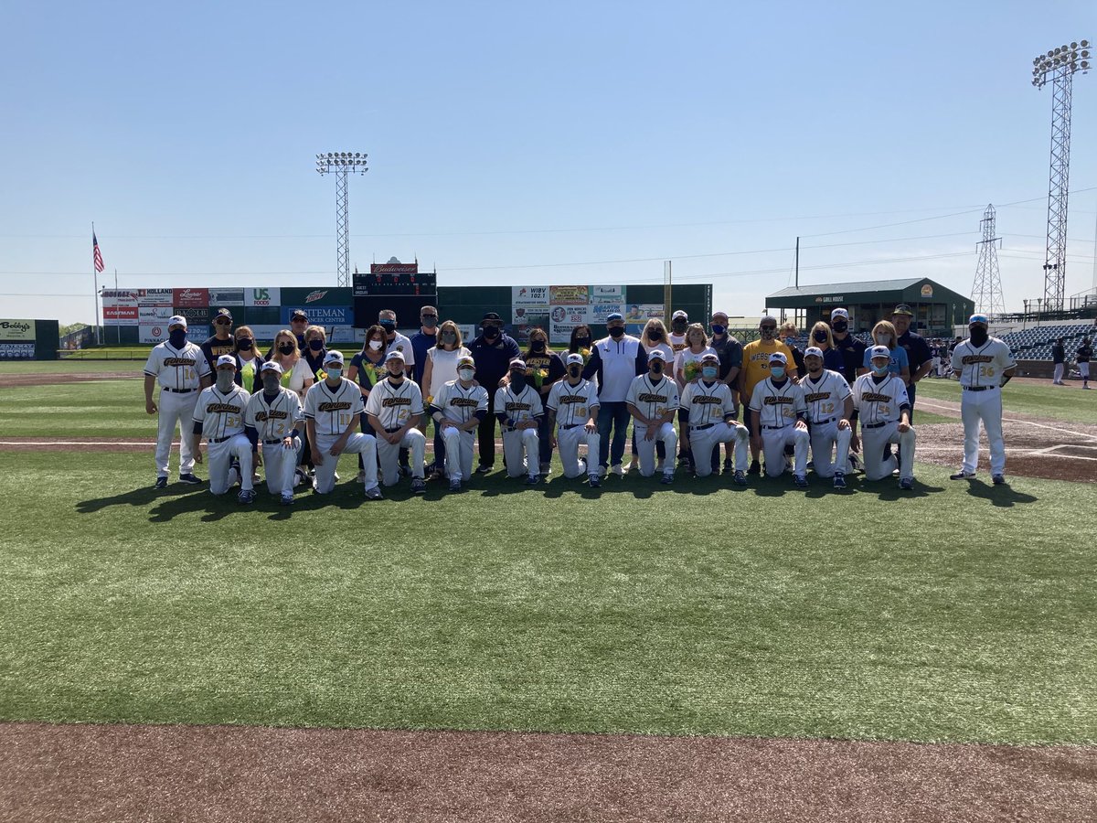 GorlokSports's tweet image. Here are the 2021 ⁦@WebsterBaseball⁩ seniors being honored prior to Sunday’s doubleheader with ⁦@FBUGriffins⁩