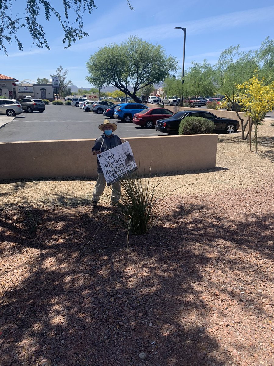 AMCTucson's tweet photo. #MessiahHasCome #JessusReturn Members of Ahmadiyya Muslim Community Tucson chapter spreading the message of Islam Ahmadiyyat. https://t.co/VCB7waNgAB