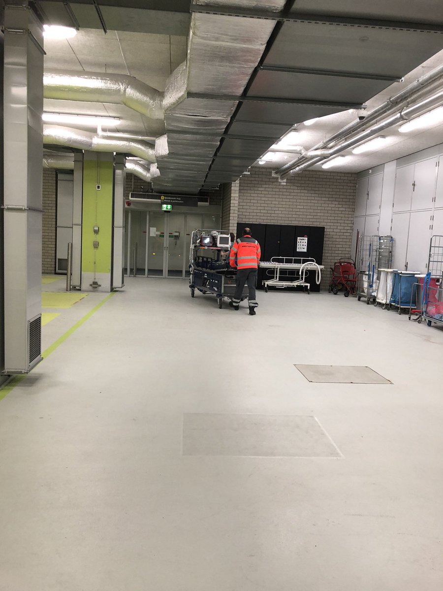 MICU Amsterdam (@micu_asd) on Twitter photo Klaar, daar gaan ze! We sluiten af met een diepe buiging voor de collega’s van het MICU team van <a href="/amsterdamumc/">Amsterdam UMC</a>. Ze hebben het onverminderd druk. #meemetdemicu #intensivecare #COVID19NL Klaar, daar gaan ze! We sluiten af met een diepe buiging voor de collega’s van het MICU team van <a href="/amsterdamumc/">Amsterdam UMC</a>. Ze hebben het onverminderd druk. #meemetdemicu #intensivecare #COVID19NL