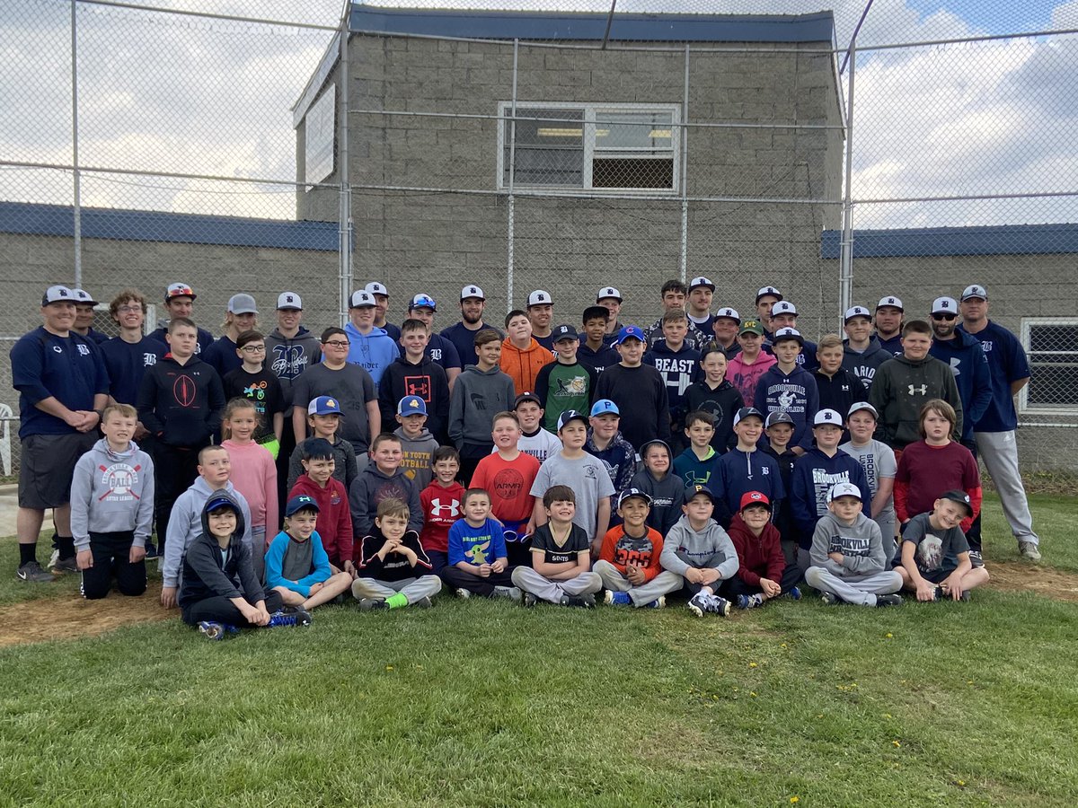 BrookvilleRaid1's tweet photo. Very successful clinic today-thank you to our club, volunteers and attendees. Two full pallets of goods delivered to our food pantry.  #letsraid🏹 https://t.co/H6hvdxCEQN